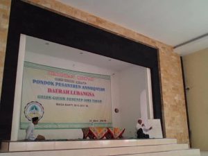 Ust. Mudda'ie memberikan bimbingan dalam pelatihan Qori' Lubangsa